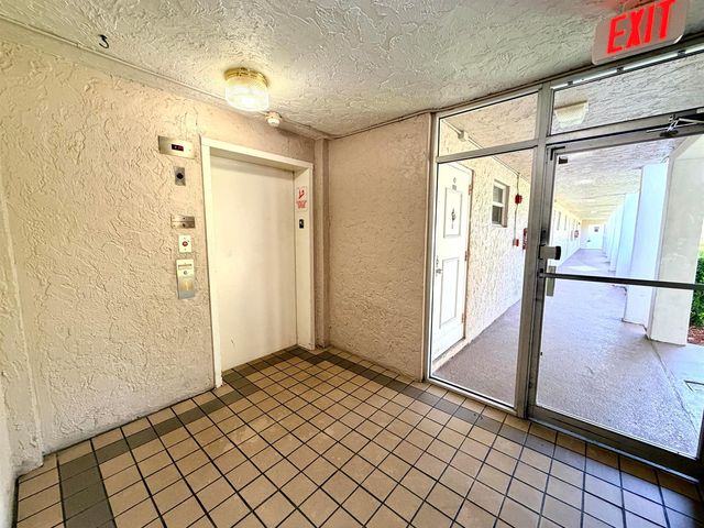 1100 NW 87TH Avenue 406, Coral Springs, FL 33071