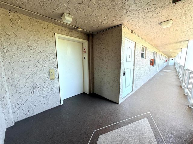 1100 NW 87TH Avenue 406, Coral Springs, FL 33071