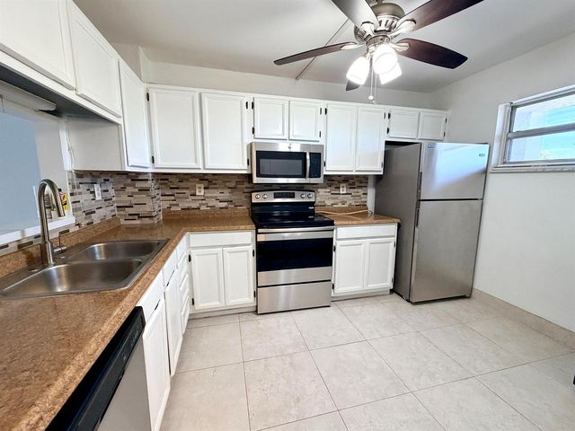 1100 NW 87TH Avenue 406, Coral Springs, FL 33071