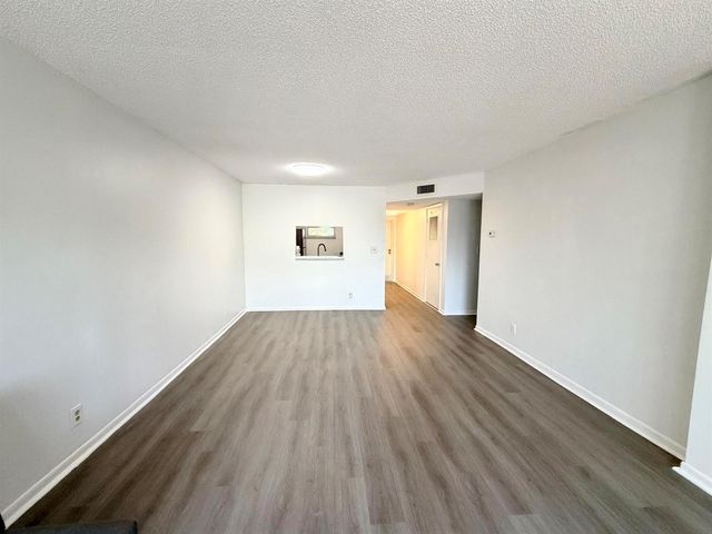 1100 NW 87TH Avenue 406, Coral Springs, FL 33071