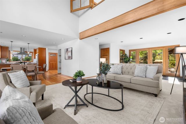 7321 152nd Avenue NE, Redmond, WA 98052