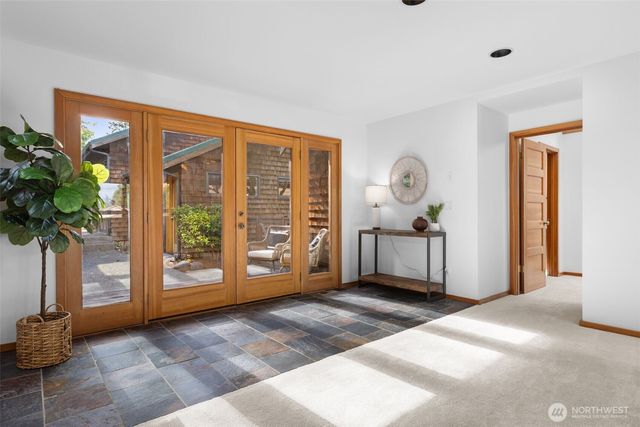 7321 152nd Avenue NE, Redmond, WA 98052