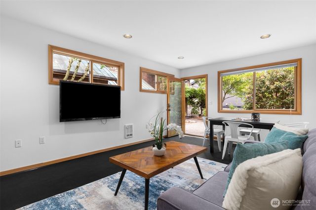 7321 152nd Avenue NE, Redmond, WA 98052