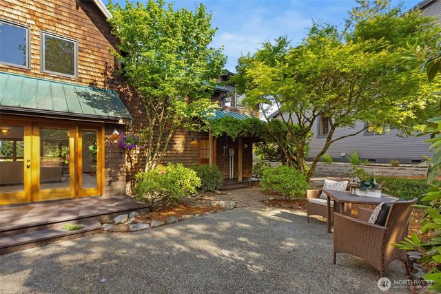 7321 152nd Avenue NE, Redmond, WA 98052