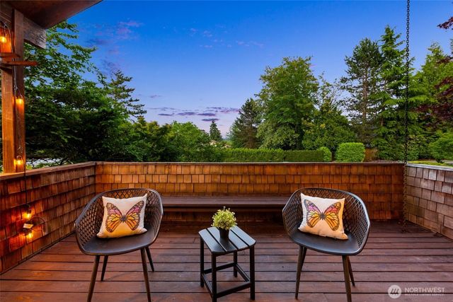 7321 152nd Avenue NE, Redmond, WA 98052