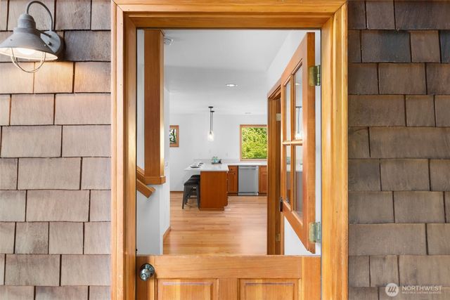 7321 152nd Avenue NE, Redmond, WA 98052