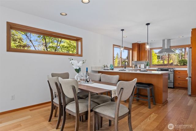 7321 152nd Avenue NE, Redmond, WA 98052