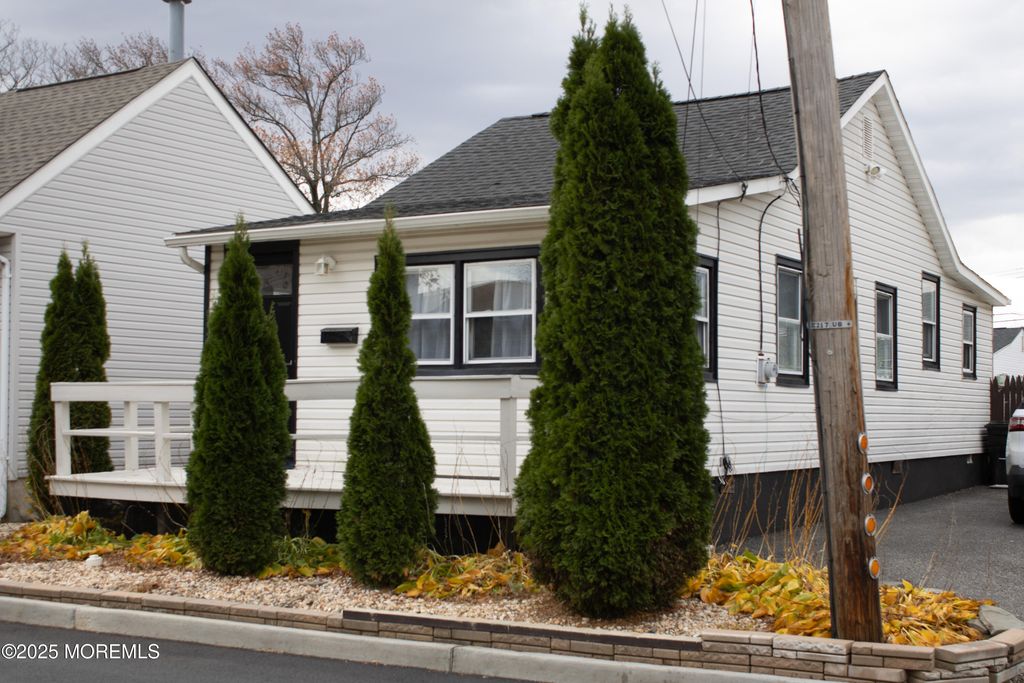 814 5th Street, Union Beach, NJ 07735