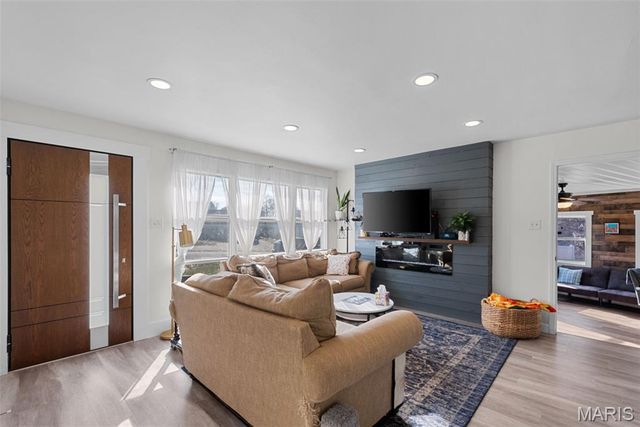 6301 Ashbury Drive, St Louis, MO 63123