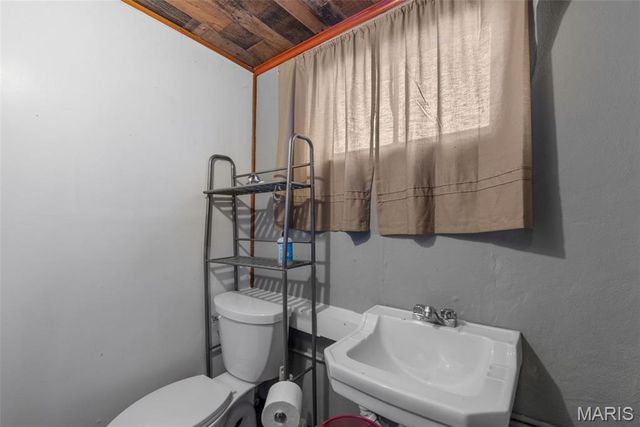 6301 Ashbury Drive, St Louis, MO 63123