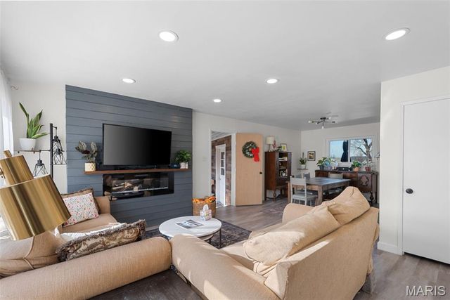 6301 Ashbury Drive, St Louis, MO 63123