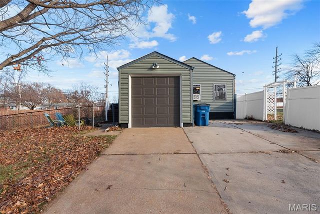 6301 Ashbury Drive, St Louis, MO 63123