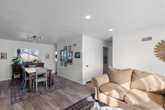 6301 Ashbury Drive, St Louis, MO 63123