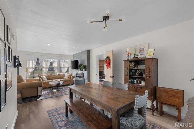 6301 Ashbury Drive, St Louis, MO 63123