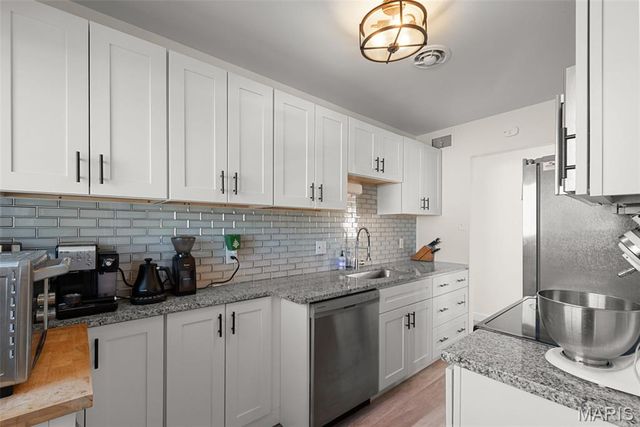 6301 Ashbury Drive, St Louis, MO 63123