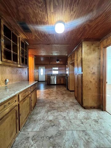 2 Lee Drive, Huntsville, TX 77320