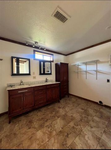 2 Lee Drive, Huntsville, TX 77320