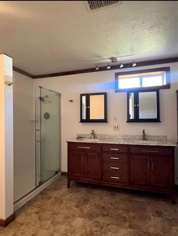 2 Lee Drive, Huntsville, TX 77320