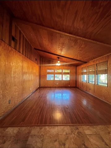 2 Lee Drive, Huntsville, TX 77320