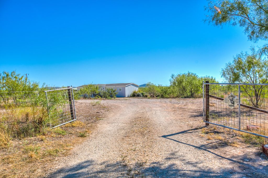 Image 1 of property listing at 11524 N Walnut Grove Road, San Angelo, TX 76901