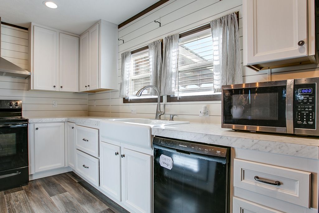 Image 14 of property listing at 11524 N Walnut Grove Road, San Angelo, TX 76901