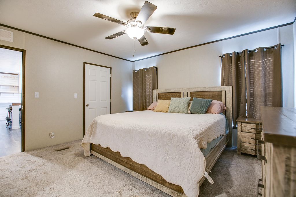 Image 16 of property listing at 11524 N Walnut Grove Road, San Angelo, TX 76901