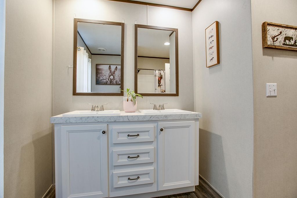 Image 23 of property listing at 11524 N Walnut Grove Road, San Angelo, TX 76901