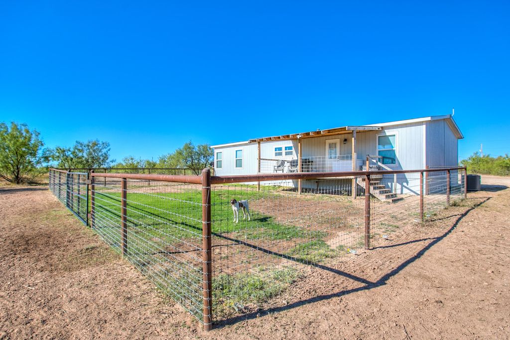 Image 28 of property listing at 11524 N Walnut Grove Road, San Angelo, TX 76901