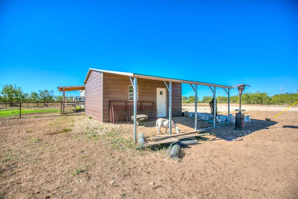 Image 33 of property listing at 11524 N Walnut Grove Road, San Angelo, TX 76901
