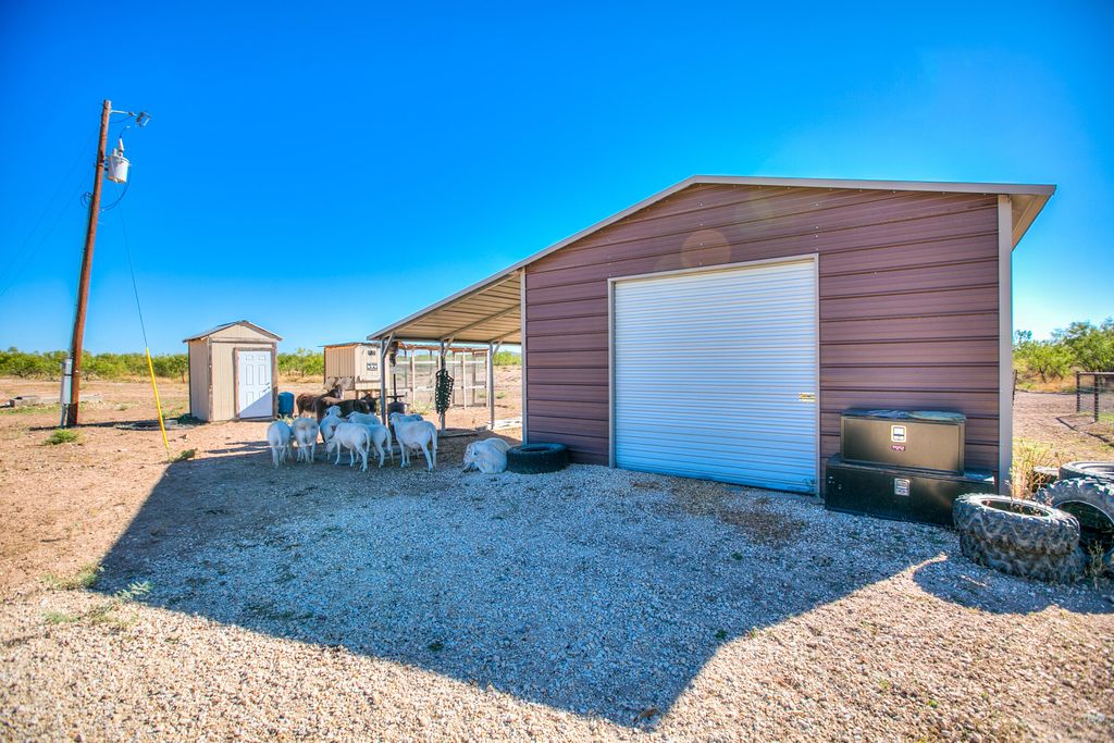 Image 37 of property listing at 11524 N Walnut Grove Road, San Angelo, TX 76901