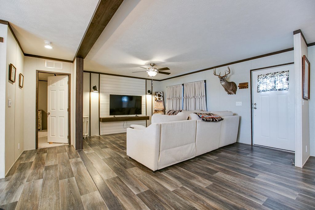 Image 4 of property listing at 11524 N Walnut Grove Road, San Angelo, TX 76901