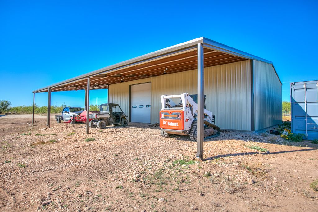 Image 41 of property listing at 11524 N Walnut Grove Road, San Angelo, TX 76901