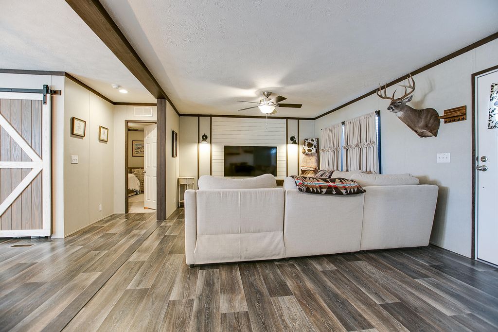 Image 7 of property listing at 11524 N Walnut Grove Road, San Angelo, TX 76901