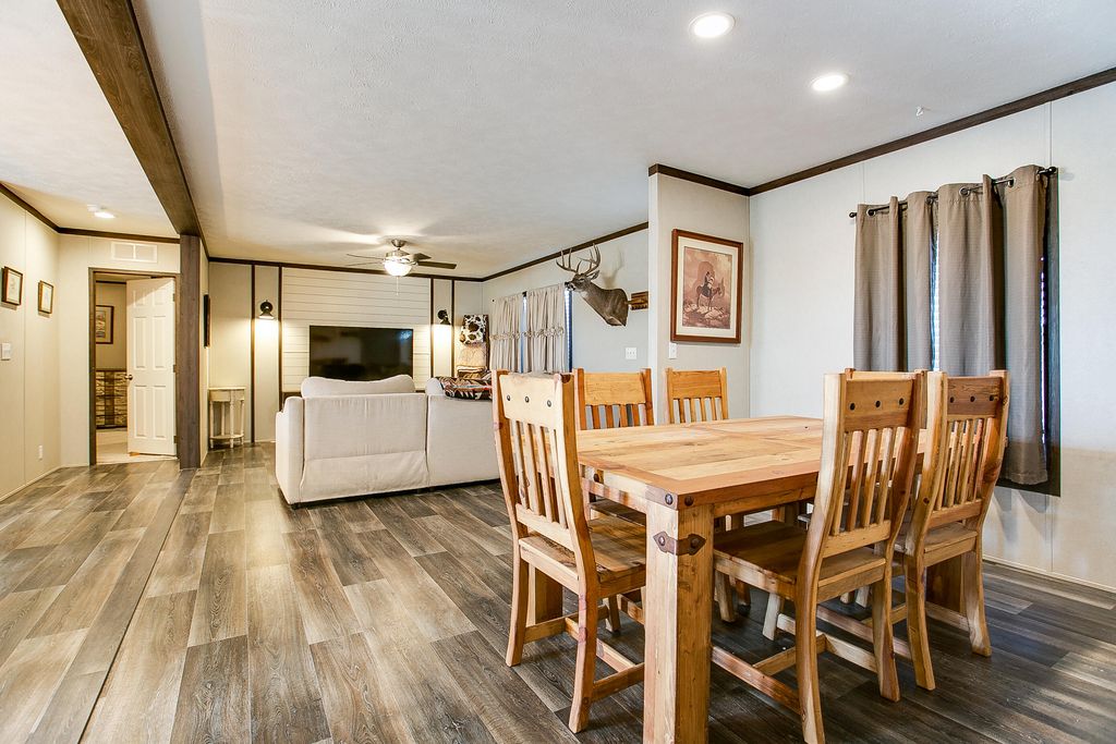 Image 9 of property listing at 11524 N Walnut Grove Road, San Angelo, TX 76901