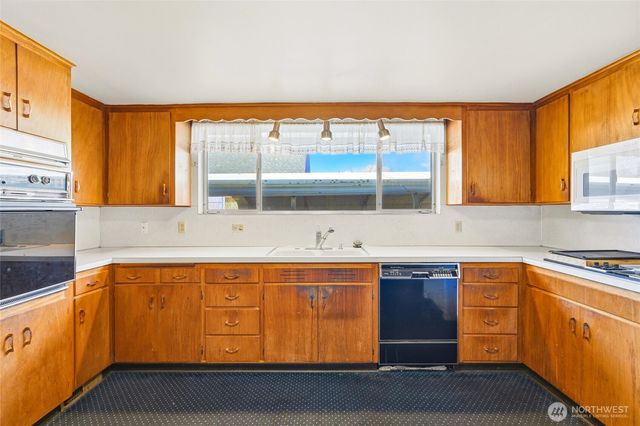 334 Wells Avenue N, Renton, WA 98056