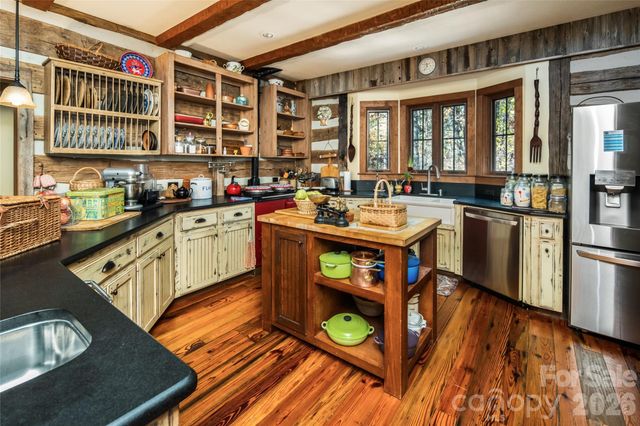 69 Dogwood Branch Road, Zirconia, NC 28790