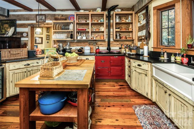 69 Dogwood Branch Road, Zirconia, NC 28790