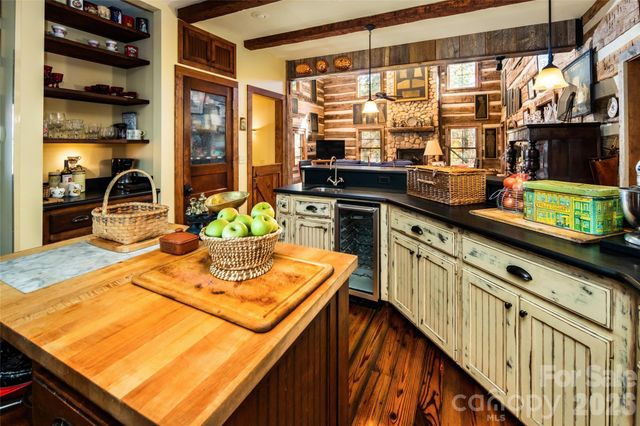 69 Dogwood Branch Road, Zirconia, NC 28790