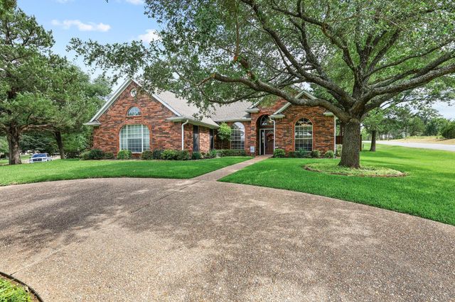 10 Fairway Loop Drive, Pottsboro, TX 75076