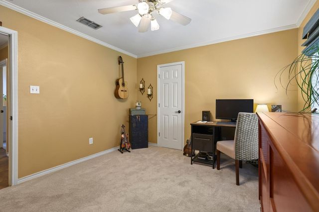 10 Fairway Loop Drive, Pottsboro, TX 75076