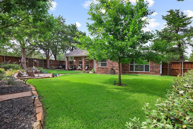 10 Fairway Loop Drive, Pottsboro, TX 75076
