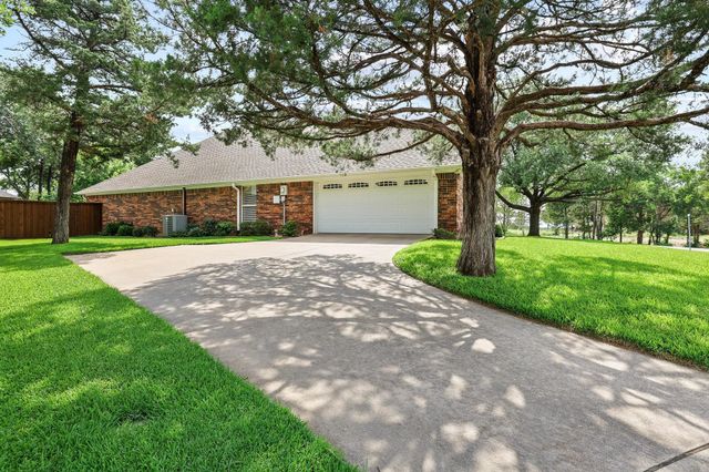 10 Fairway Loop Drive, Pottsboro, TX 75076