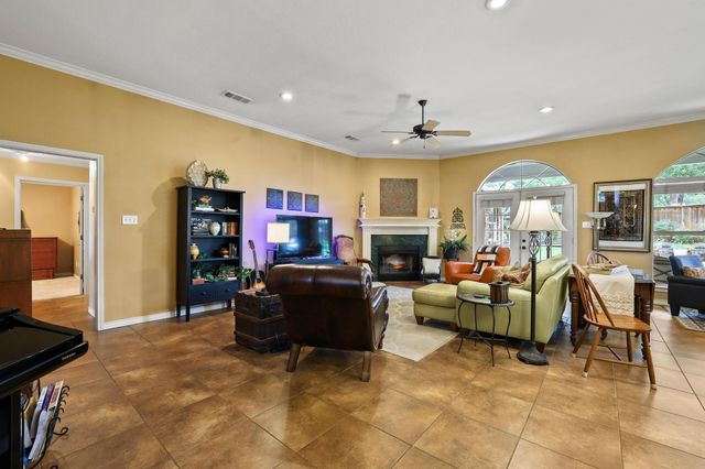 10 Fairway Loop Drive, Pottsboro, TX 75076