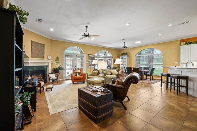 10 Fairway Loop Drive, Pottsboro, TX 75076