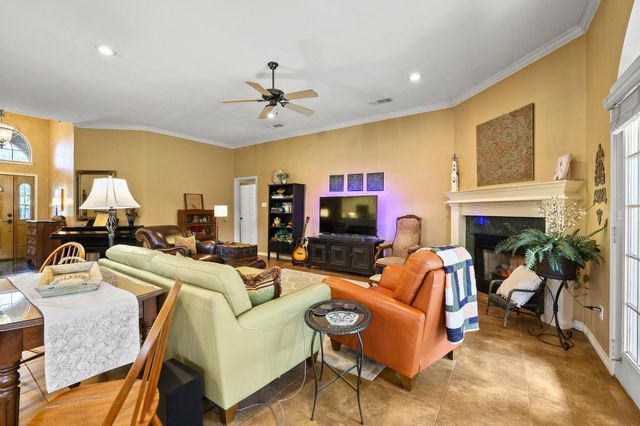 10 Fairway Loop Drive, Pottsboro, TX 75076