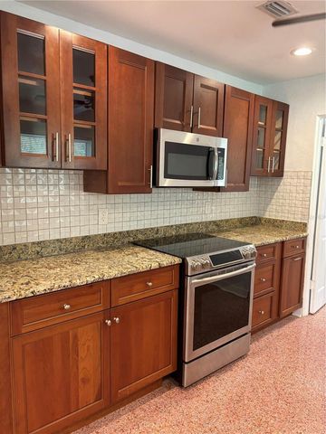 422 15TH AVENUE S, St Petersburg, FL 33701