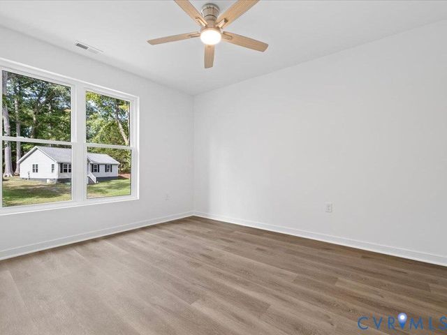 6337 Oak Dr, Quinton, VA 23141