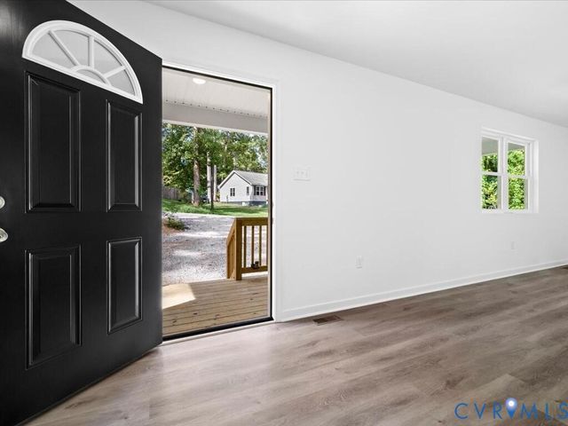 6337 Oak Dr, Quinton, VA 23141