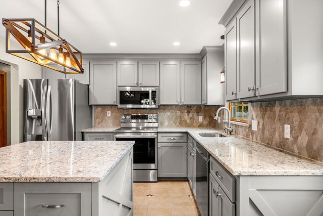 37 Home Street, Peabody, MA 01960