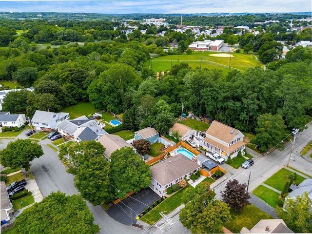 37 Home Street, Peabody, MA 01960